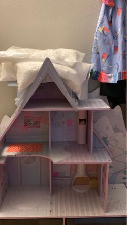 LOL Winter Disco Doll House
