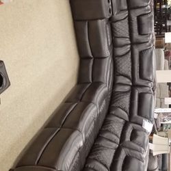 Warnerton Chocolate Power Reclining Sectional /couch /Living room set