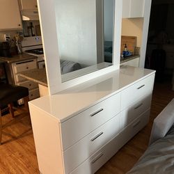 Dresser And Nightstand With Mirror 