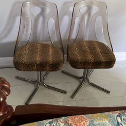 2 Dining Chairs I. Good Condition