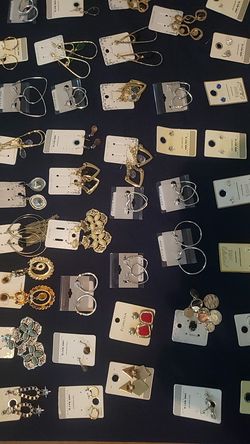 Different ear rings from 1 dollar to 4 dollars