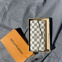 Louis Vuitton Sarah Wallet