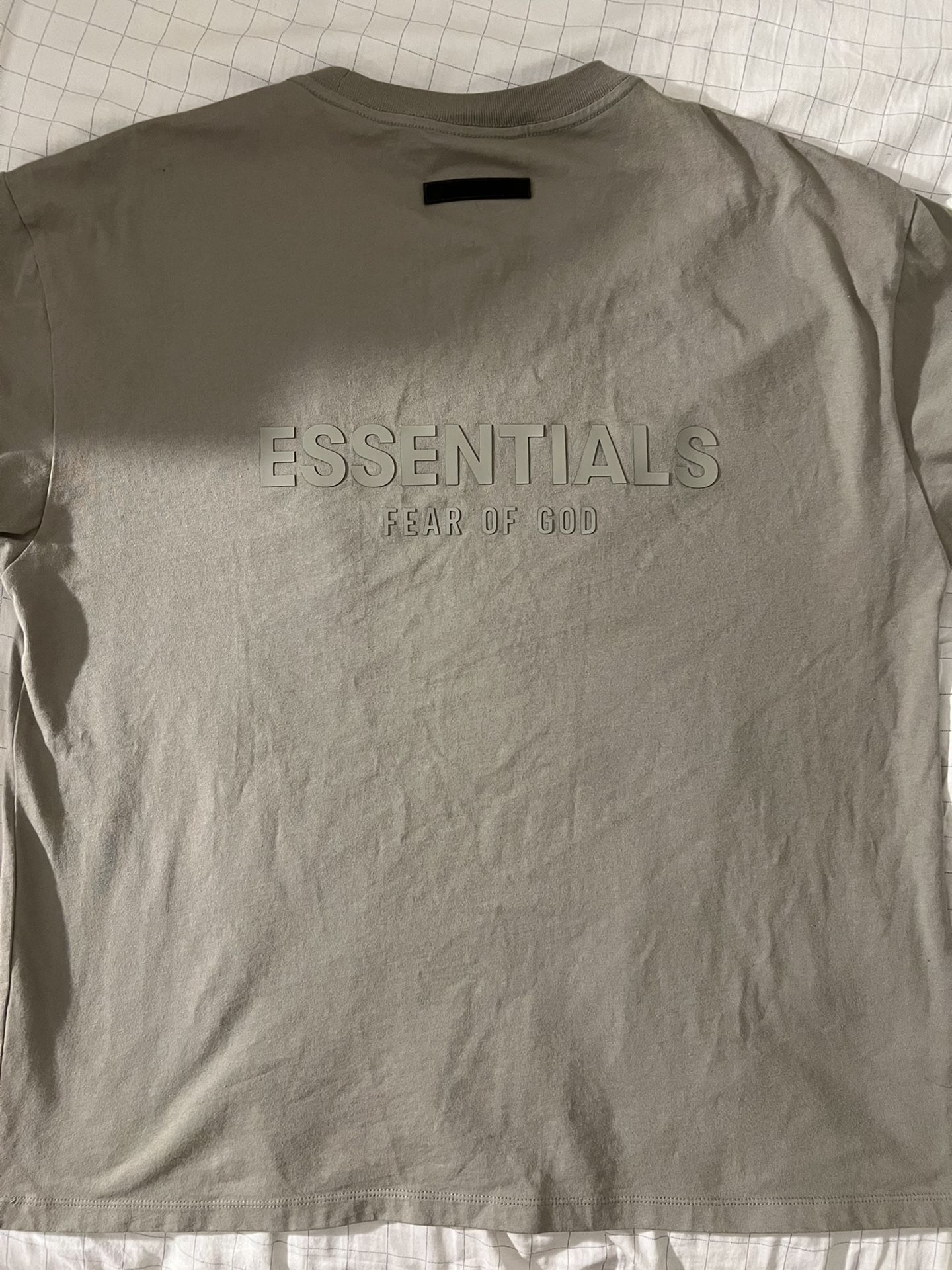ESSENTIALS OLIVE TEE SIZE M