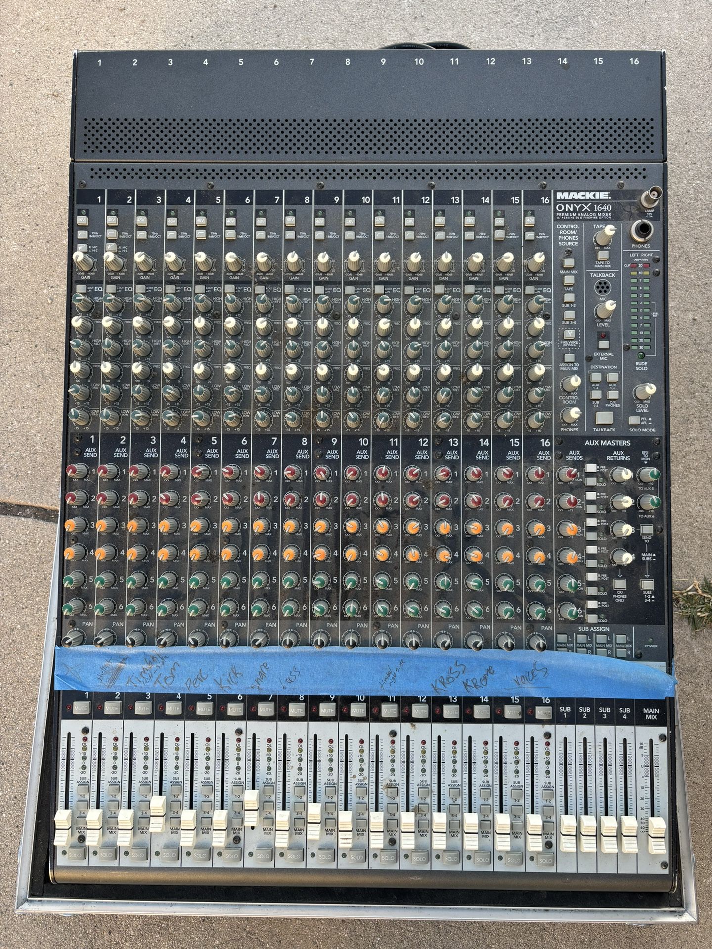 Mackie onyx 1640 premium analog mixer