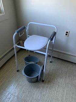 Portable Bedside Commode Chair with Bucket