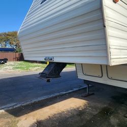 28 Foot 5th Wheel Trailer 