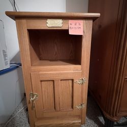 Accent Table / End Table / Bedside Table 