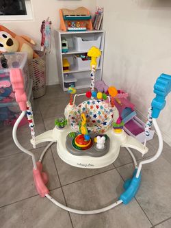 Baby jumper/activity center