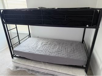 Bunk bed w trundle and mattress
