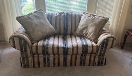 Love seat