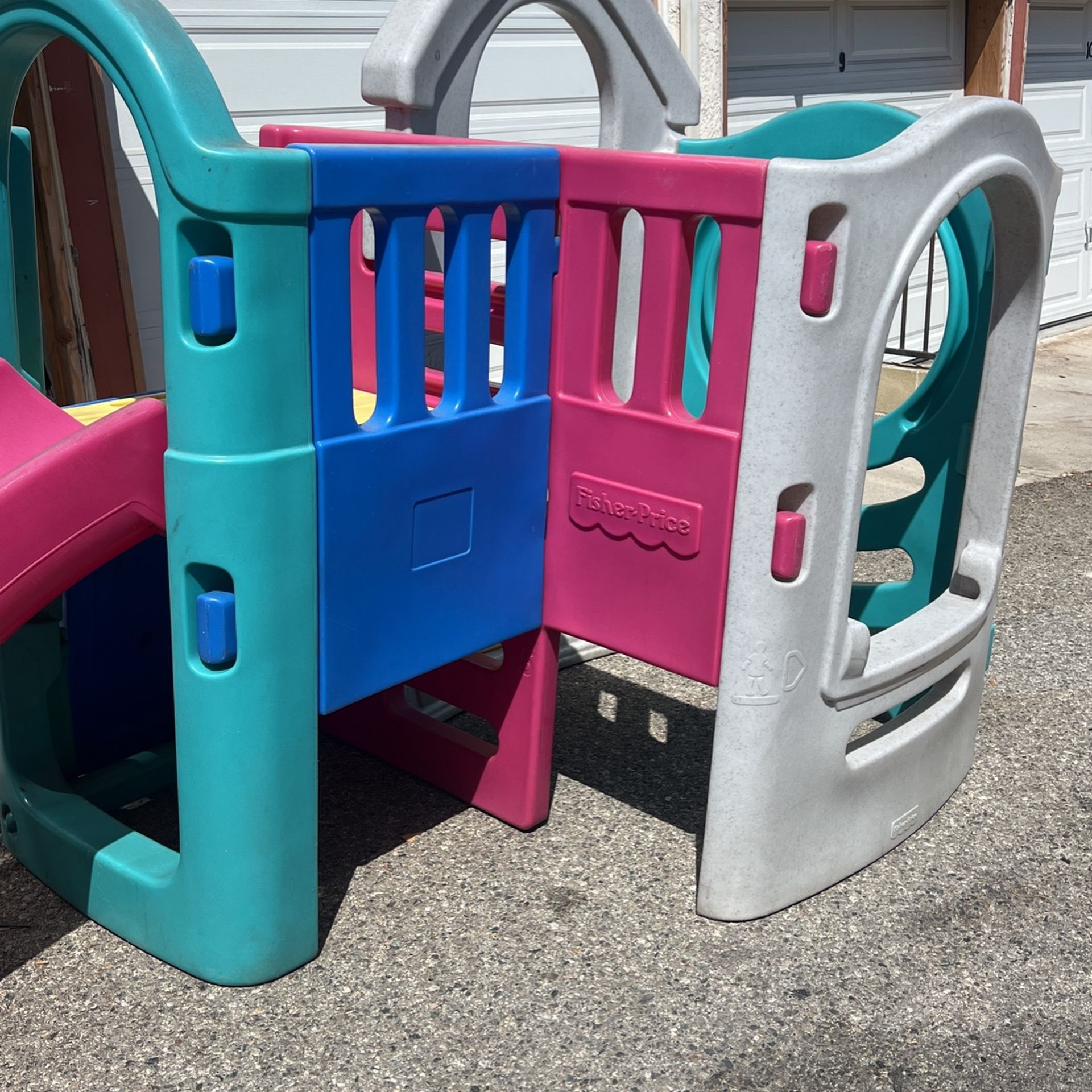 フィッシャープライス 調節可能なプレイハウスジム Fisher-Price Adjustable Playhouse Gym