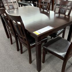 Bonito Comedor Nuevo En Su Caja 