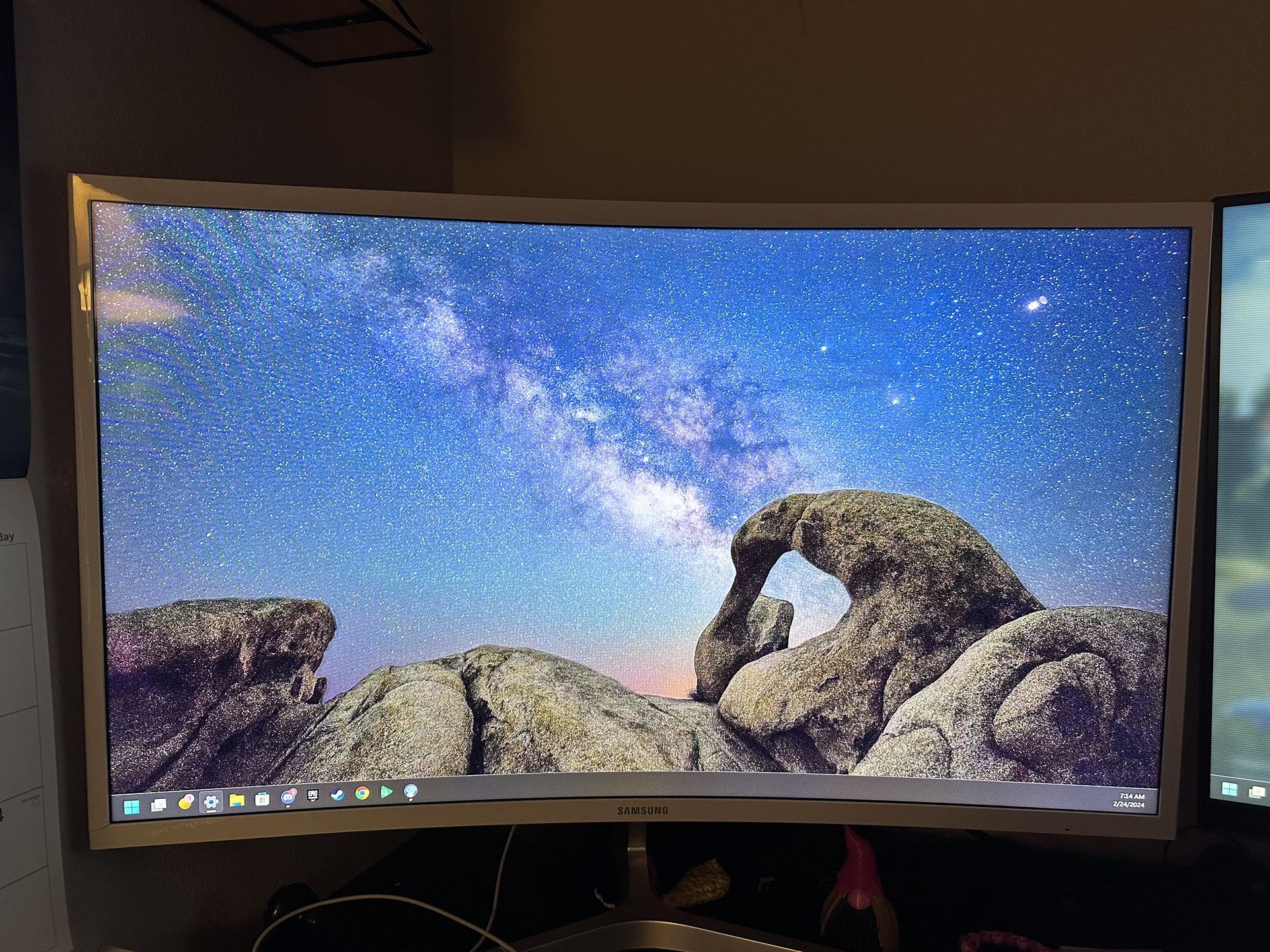 Samsung 32” Curved Monitor