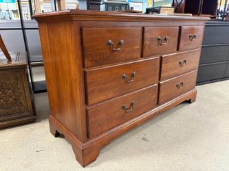 LEXINGTON Mahogany Traditional American 7-Drawer Low Dresser