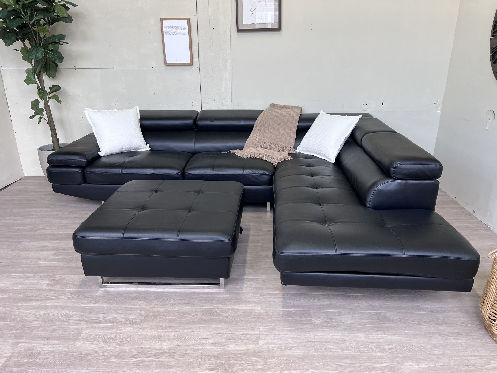 FREE DELIVERY! 🚚 - Bob’s Black Leather Tilting Headrests Sectional Couch with Chaise & Storage Ottoman