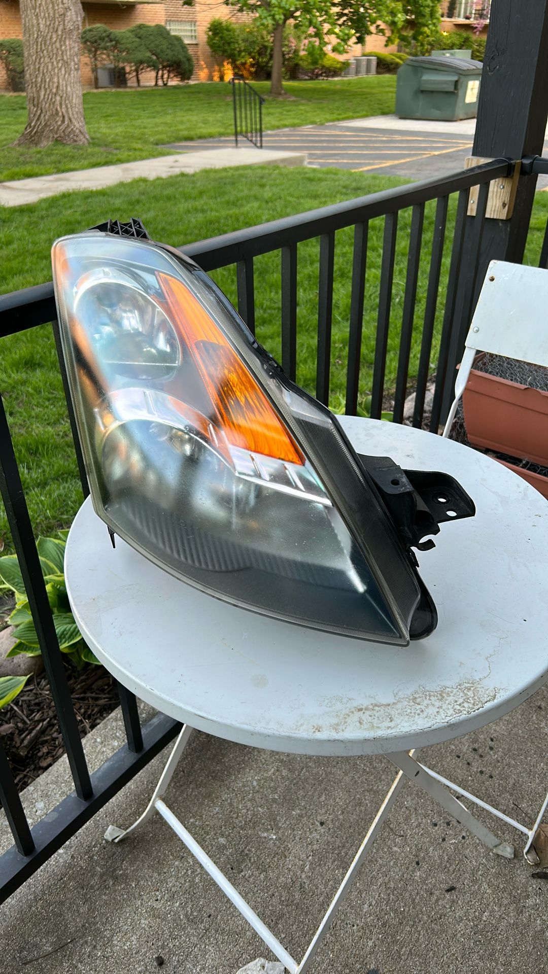 2009 Nissan Altima Passenger Side Headlight