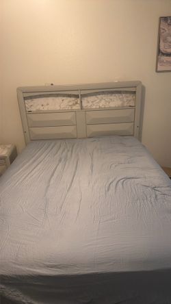 Queen bedroom set with matress