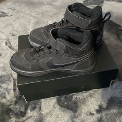 Boys Nikes 