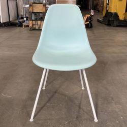 AUTHENTIC Eames Molded Plastic Side Chair (Herman Miller)
