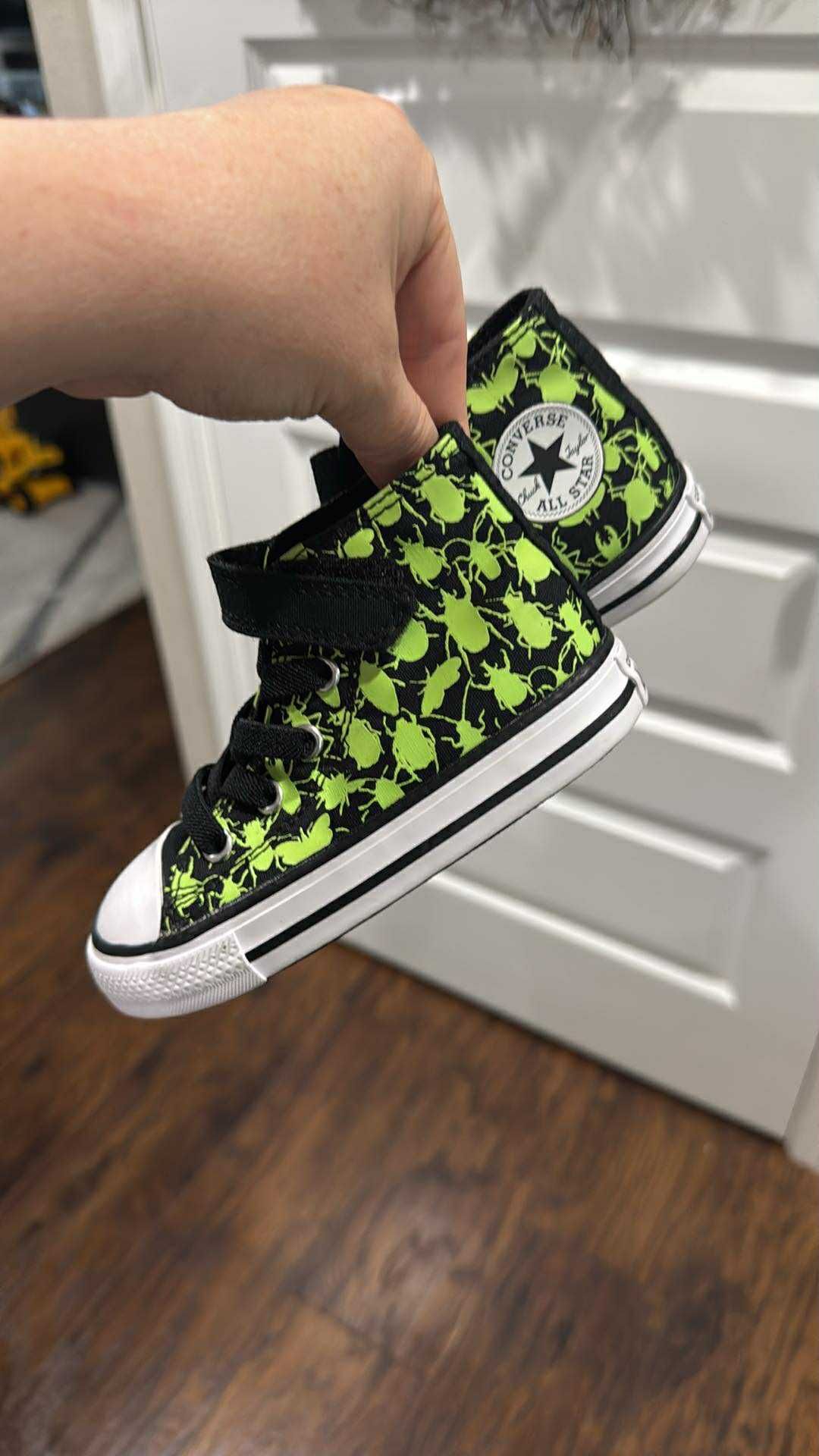 Band New 8C Converse Glow In The Dark!