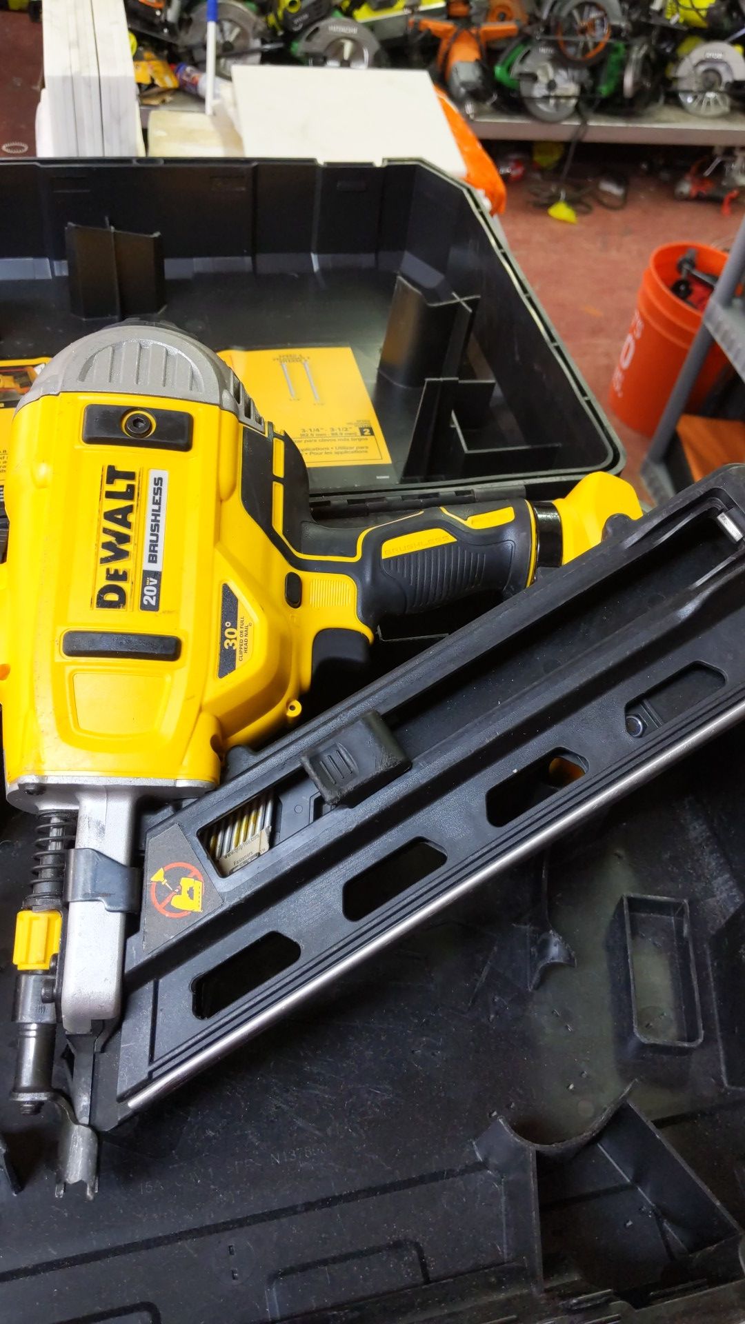 DeWalt framing nailer 30° for paper nails (tool only)