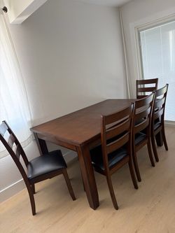 Dinning table set with chairs