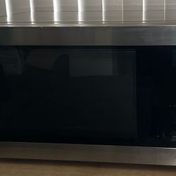 LG NeoChef Countertop Microwave 