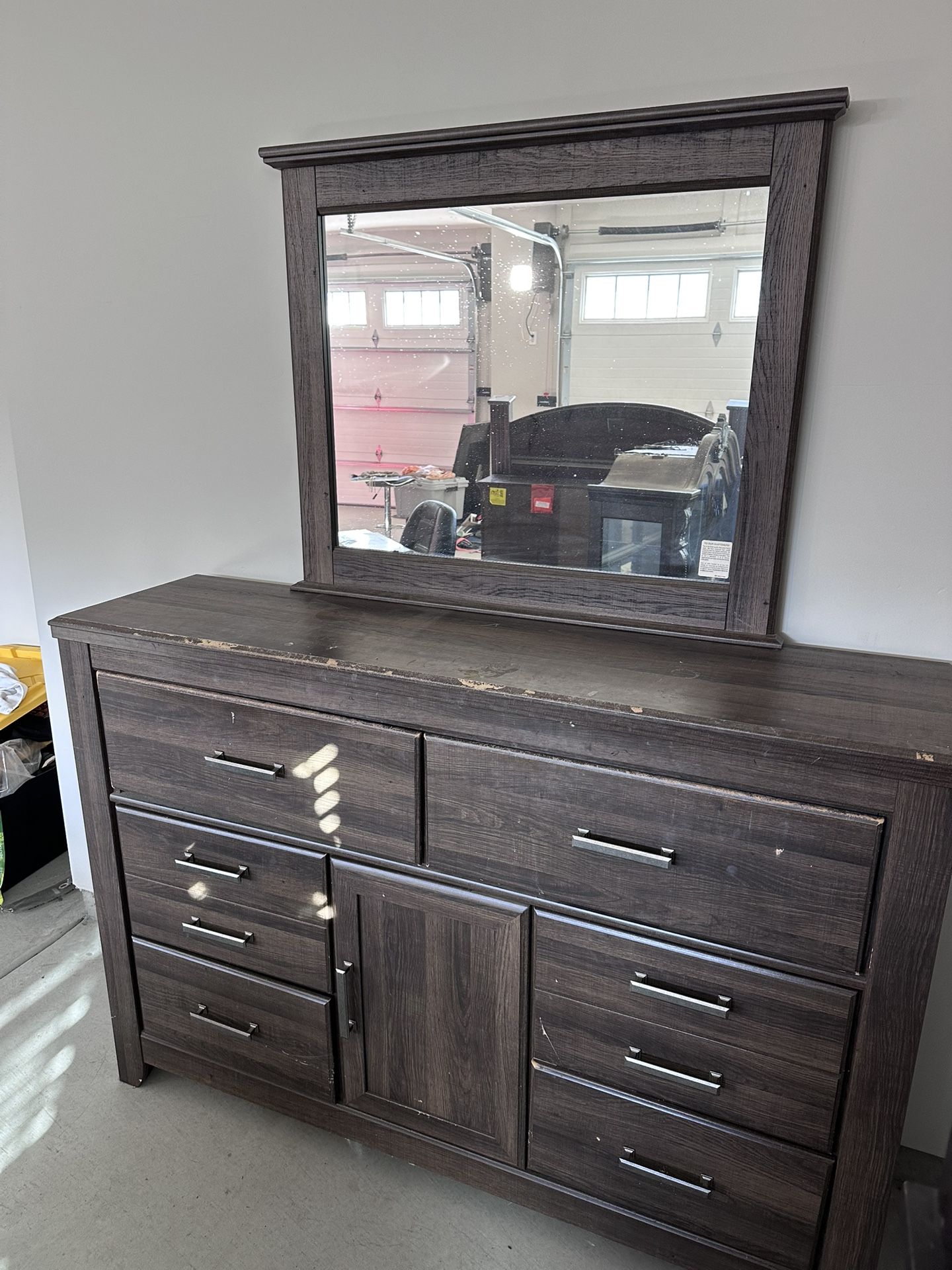 Dresser With Mirror Attachment 