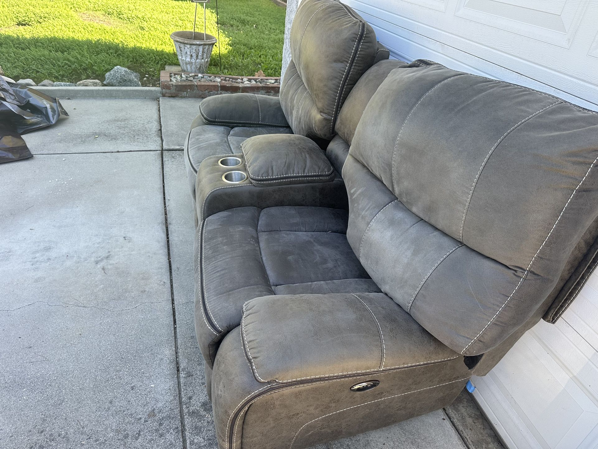 FREE ELECTRIC DOUBLE RECLINER