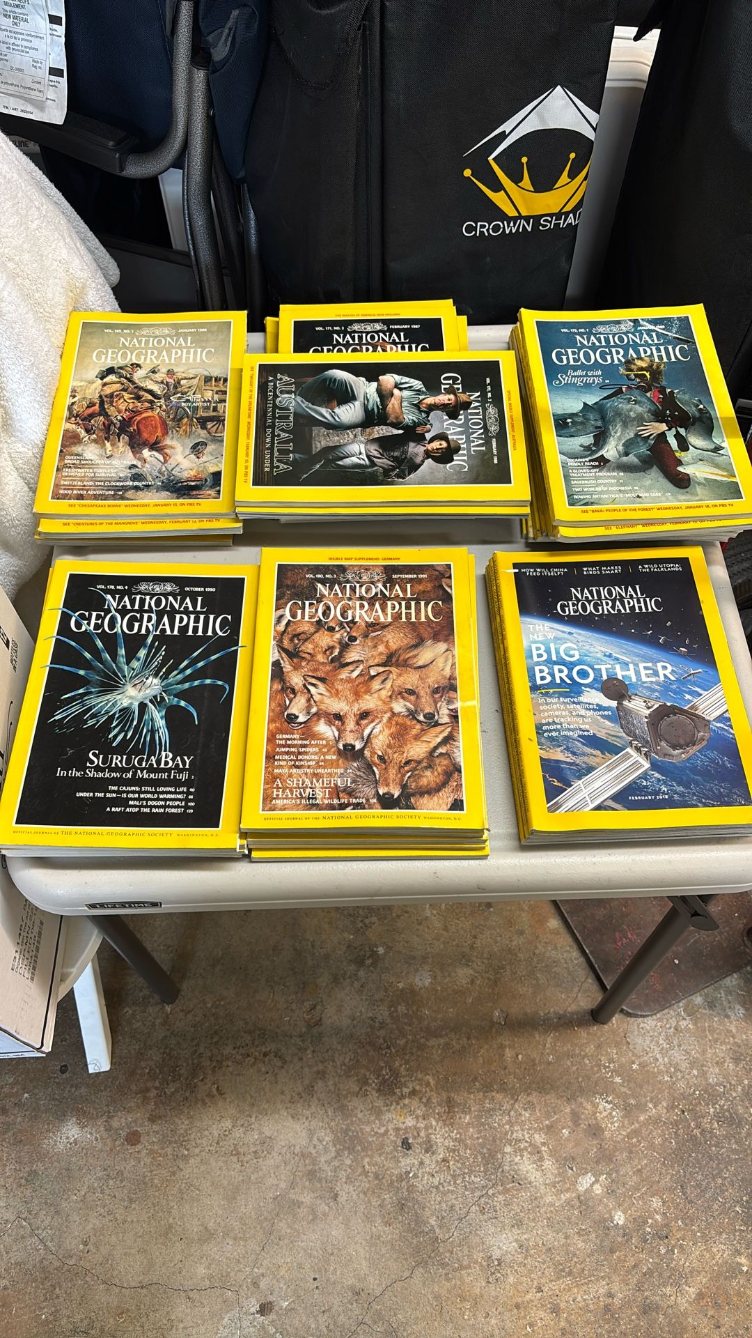 Q 75 Lot Of National Geographic Magazines 1(contact info removed)