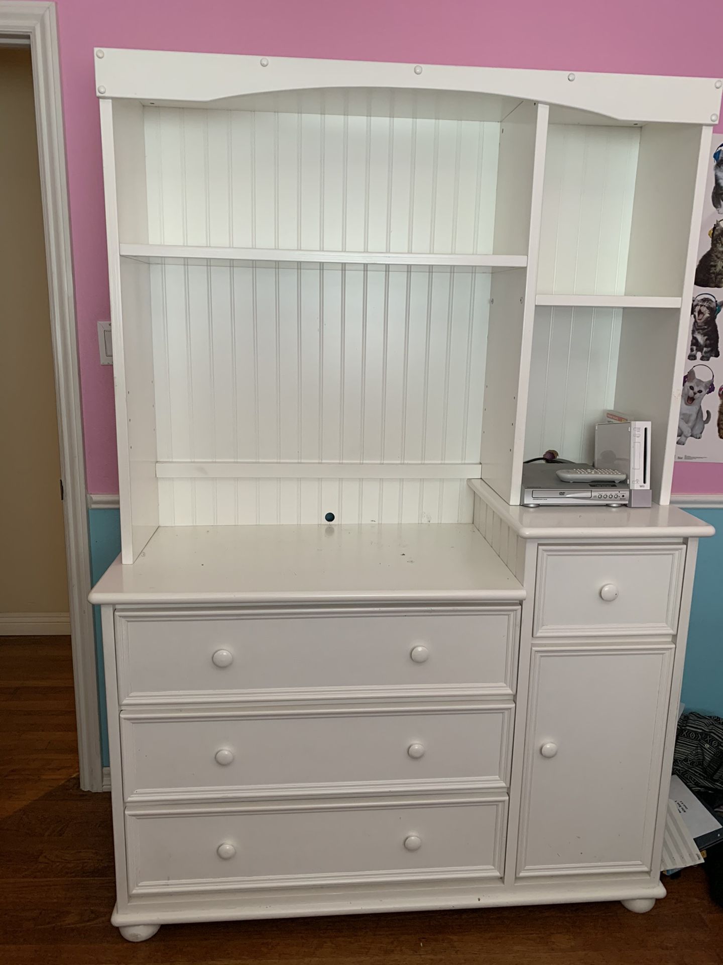 Dresser/changing table with removable hutch