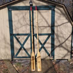 Barnished Oars    7 ft  feather brand  ,/ 2  chairs with swivel