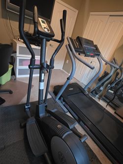 Gold's Gym Stride Trainer 380