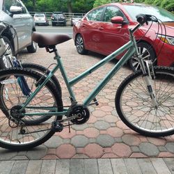 Light Weight Female Bicycle With Gears 26" Aluminum Wheels Ready For Riding  Upgraded Seat , Hand Grips, Front Suspension,  