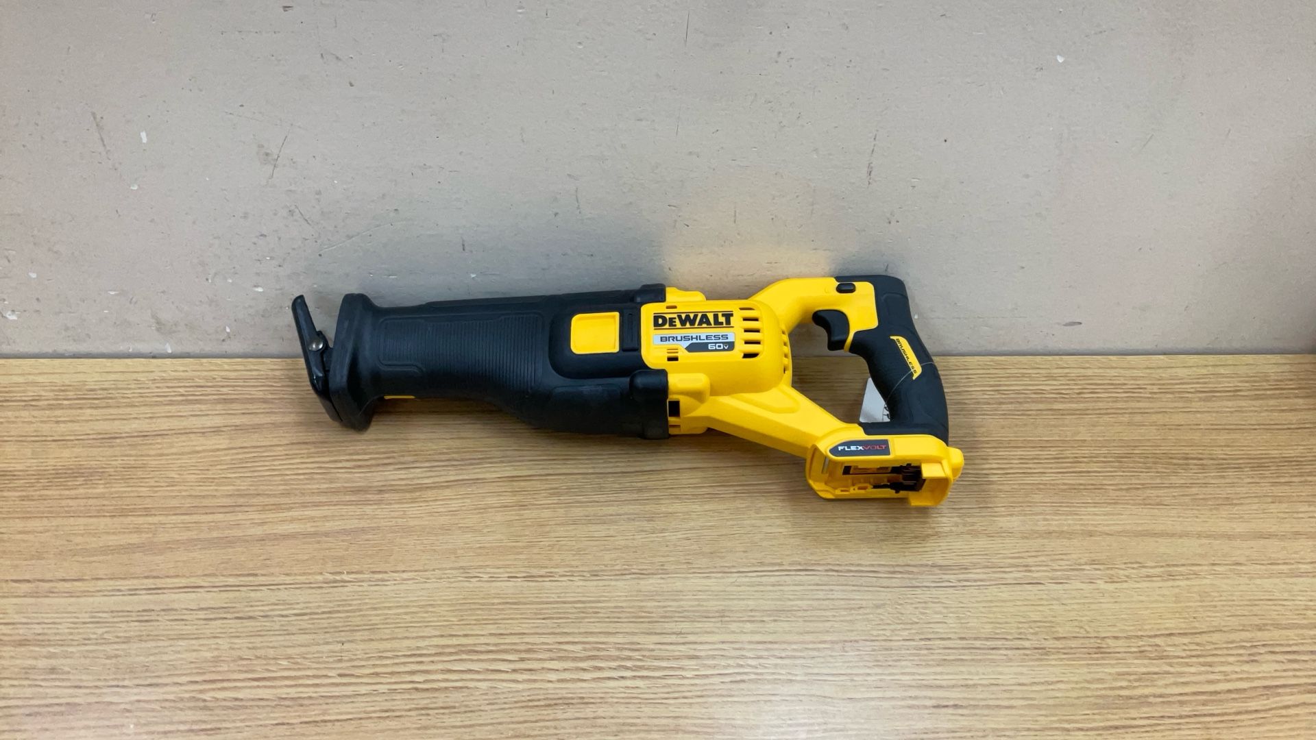 DEWALT DCS389 VARIABLE SPEED RECIPROCATING SAW (TOOL ONLY).