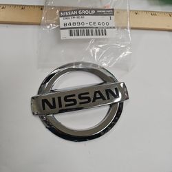 09-21 Nissan Emblem