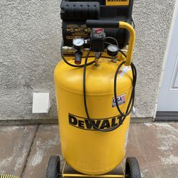 Dewalt DXCMLA1983012 30 Gallon Portable Electric Air Compressor