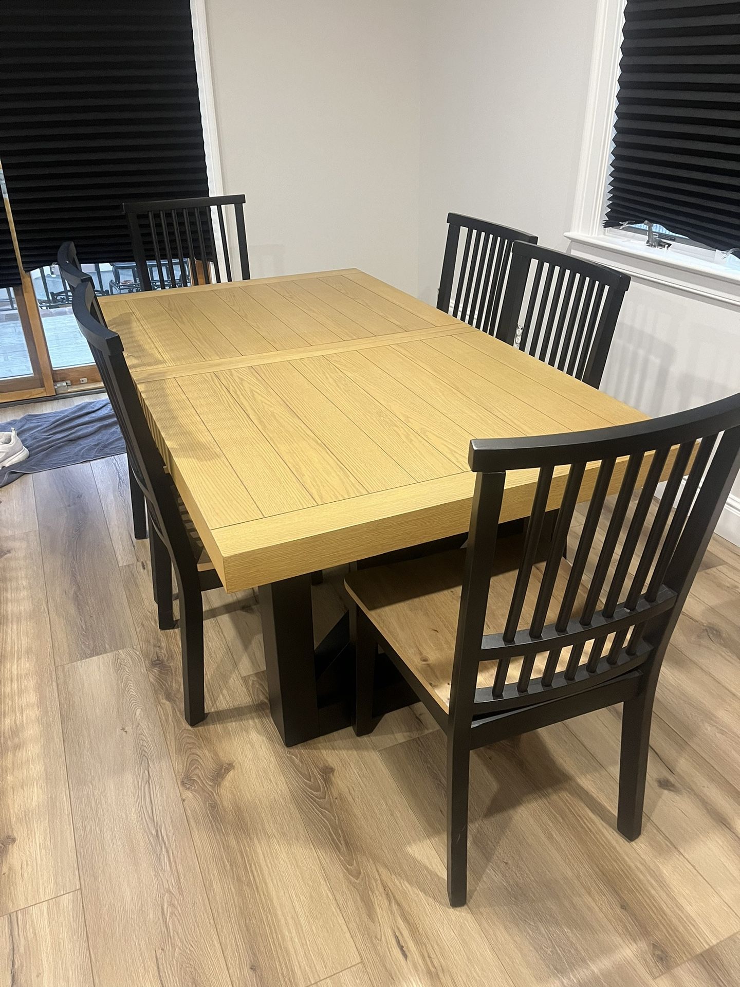Brand new Beautiful heavy duty brown wooden kitchen table set no assembly required
