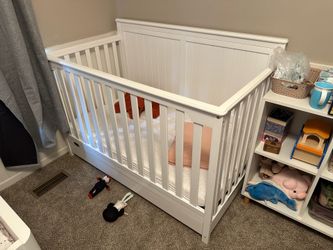 Graco Convertible Crib with Drawer