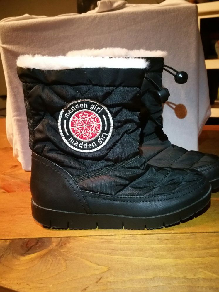 Madden Girl Icicle Black Puffer Quilted Ankle Snow Boots Women's Size 6M
