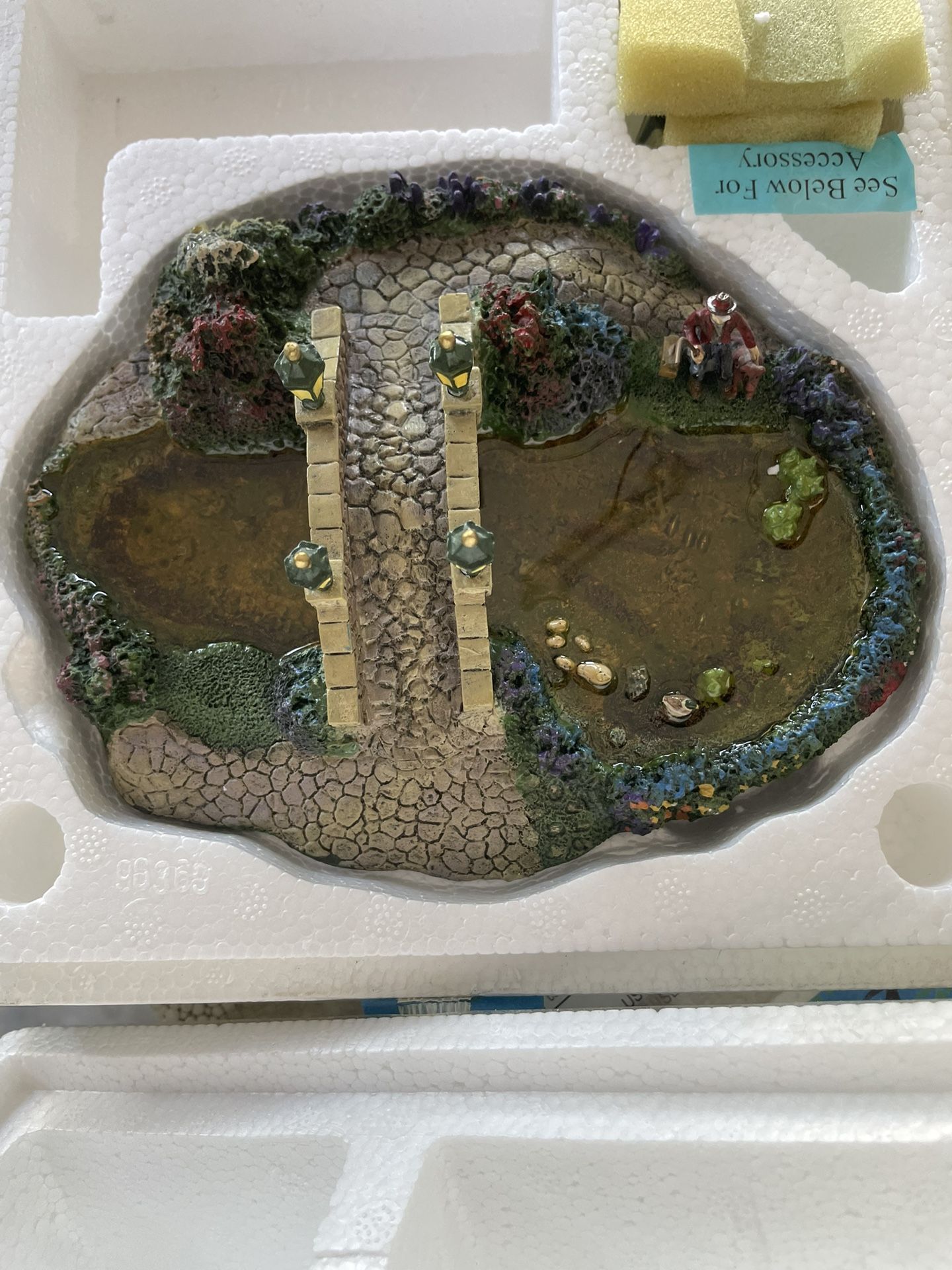 Hawthorn Village Thomas Kinkade Lamplight Bridge