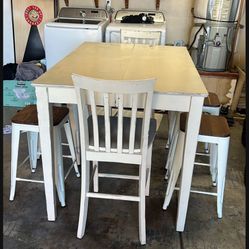 Barstool Table