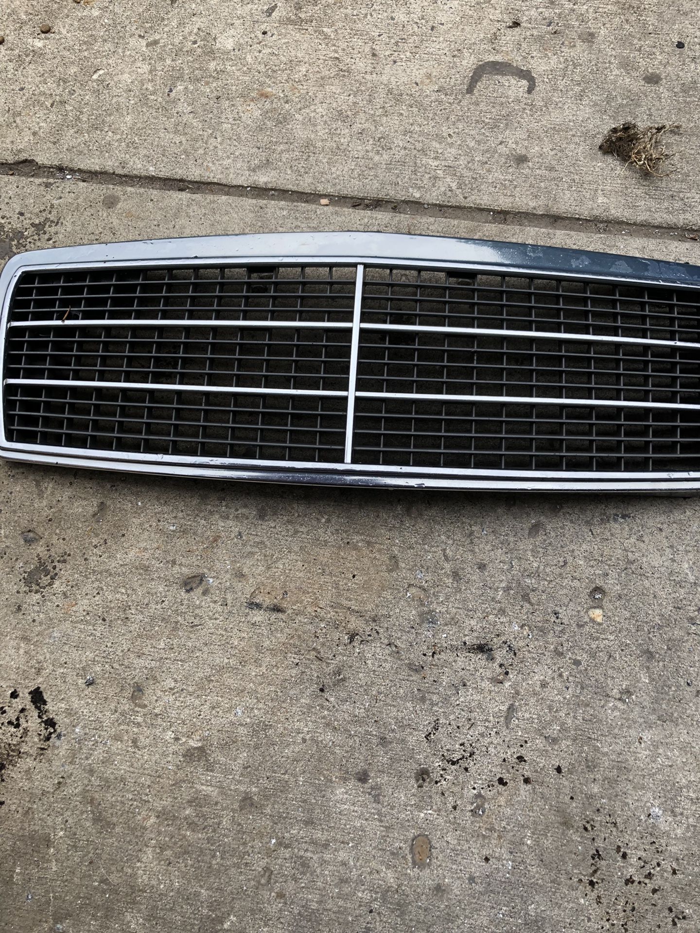 1997 Mercedes C230 grill (used)