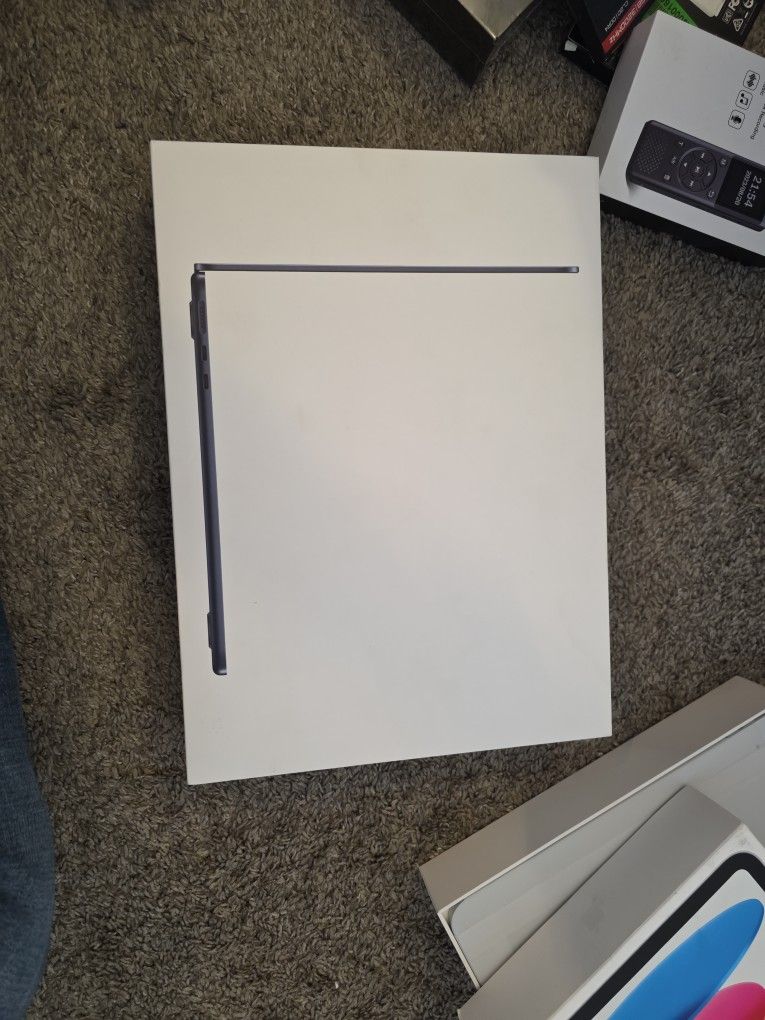 Macbook Air M2 Chip 256gb 8gb Ram 13inch 2024