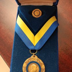 Vintage Paul Harris Fellow Rotary Foundation Medal & Tie Tac Set. Original Case.