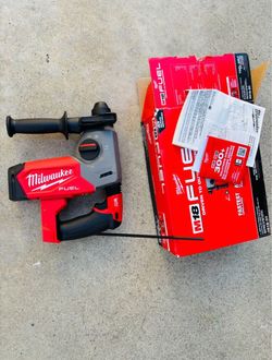 Milwaukee 18V Fuel Cordless 1 in. SDS-Plus Rotary Hammer (TOOL ONLY/SOLO LA HERRAMIENTA)