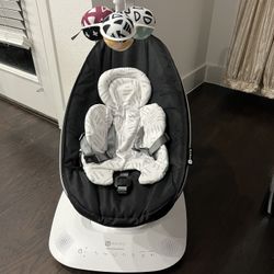 New 4Moms Mamaroo swing 