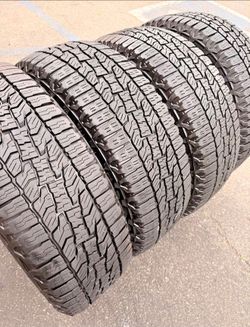 235/65/17 Falken vendo un set de llantas usadas excelente condiciones de vida las 4 ✅🤩I am selling a set of used tires, all 4 in excellent living con