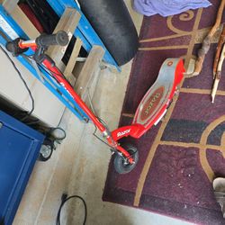 Razor E100 Electric Scooter - Red - For Parts or Repair