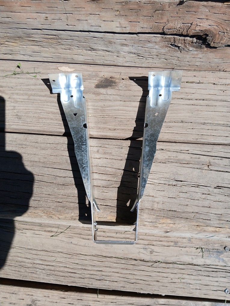 25 Simpson Hangers